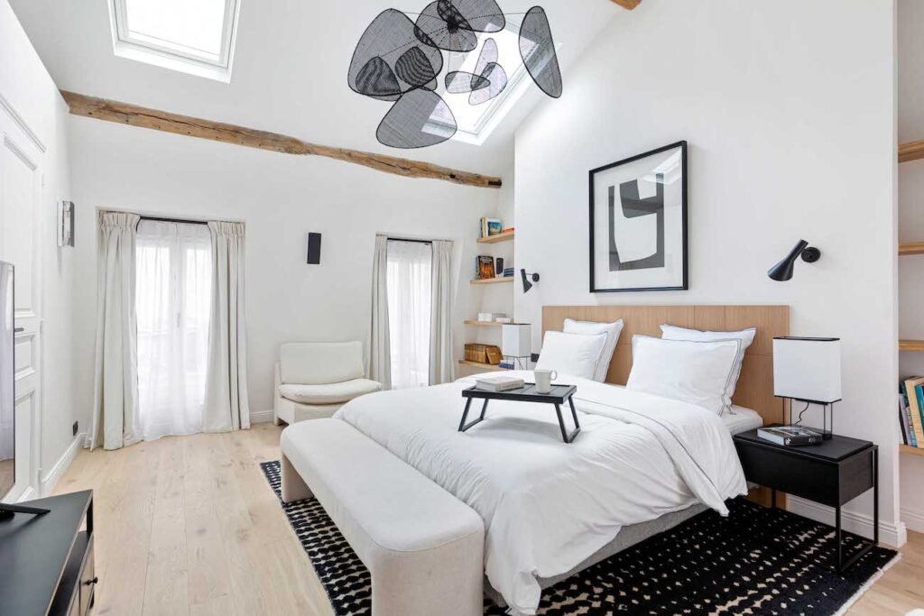 RIDEAUX D'ÉPOQUE SUR MESURE ET VOILAGES APPARTEMENT PARIS 5