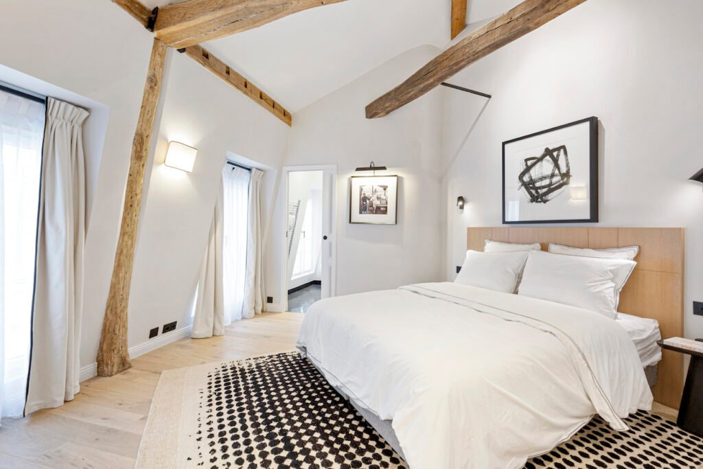 RIDEAUX D'ÉPOQUE SUR MESURE ET VOILAGES APPARTEMENT PARIS 5