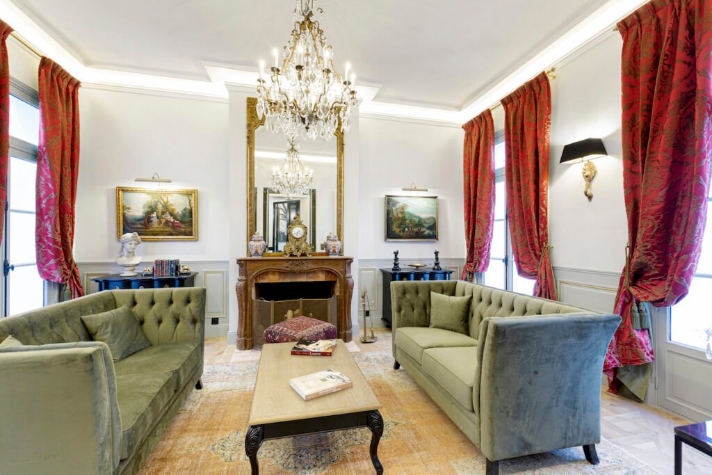 RIDEAUX D'ÉPOQUE SUR MESURE ET VOILAGES APPARTEMENT PARIS 5