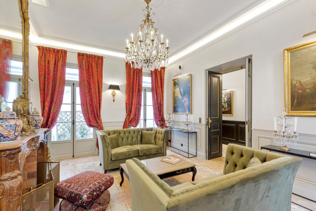 RIDEAUX D'ÉPOQUE SUR MESURE ET VOILAGES APPARTEMENT PARIS 5