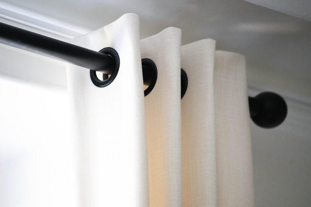 Rideaux et voilages sur mesure pour une grande maison