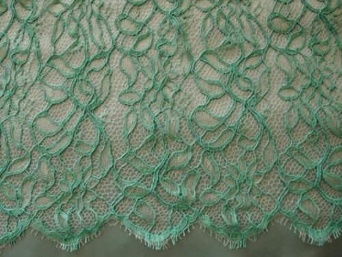 COUPON 3M40 Dentelle de Calais intemporelle avec belle écaille bleu canard