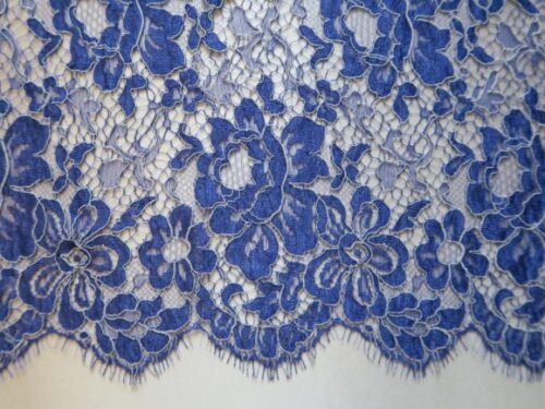 Dentelle de Calais avec belle écaille bleue Majorelle et Blanc