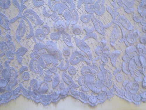 Dentelle de Calais avec belle écaille Parme-Lilas