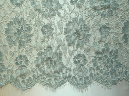 COUPON 2M80 Dentelle de Calais intemporelle dessin floral vert d'eau