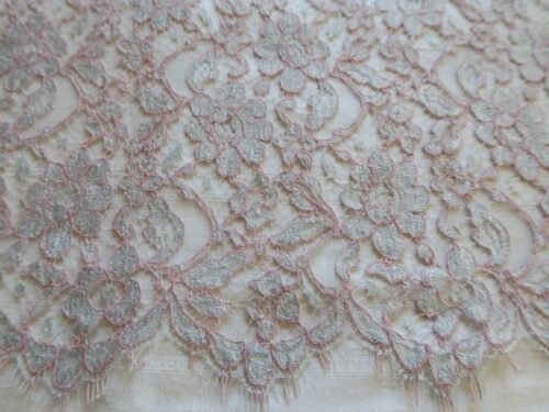 Dentelle de Calais florale intemporelle bicolore perle et rose