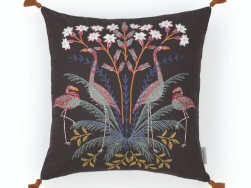 Coussin en coton brodé motif flamands roses  fond noir