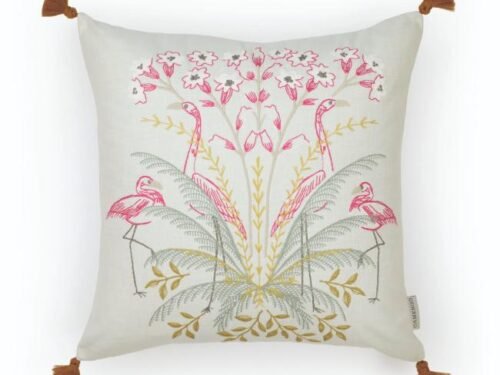Coussin en coton brodé motif flamands roses