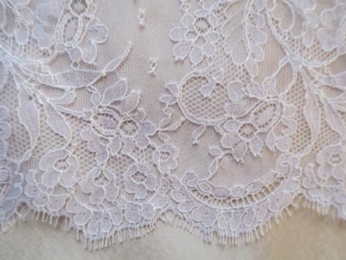 1m40 Dentelle Chantilly blanche mariée écaille des 2 cÙtés