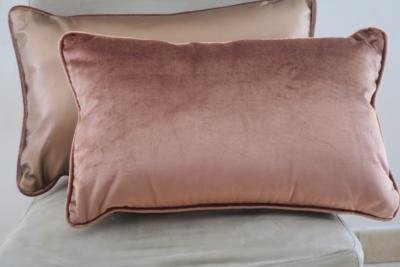Paire de coussins en velours de soie cuivre et simili cuir