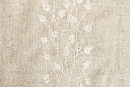 Lin Brodés Climbing Leaf F283-03 Ivory on natural