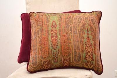 Paire de coussins en velours et paisley