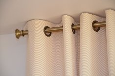 Rideau sur-mesure en shantung avec oeillets