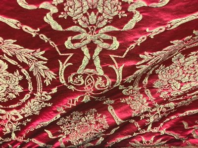 Brocard Louis XVI rouge et vieil or