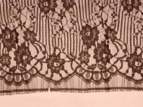 COUPON 2M50 Dentelle de Calais bord écaille avec lurex noir