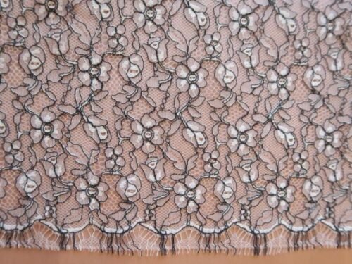 COUPON 2M25 Dentelle de Calais à petites fleurs romantiques blanches ourlées de noir