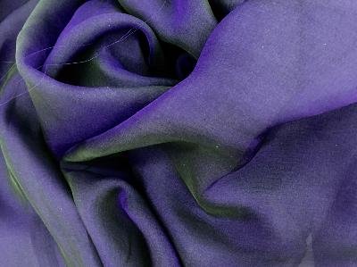Mousseline de Soie changeante violette fonçée