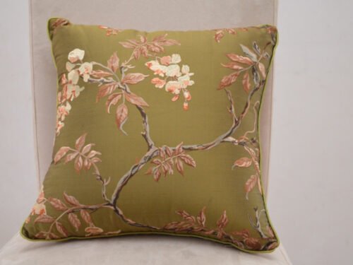 Coussin et housse de coussin 40/40 passepoilé en soie brodée
