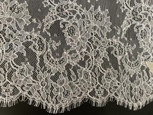 Coupe de dentelle chantilly blanche 5m15