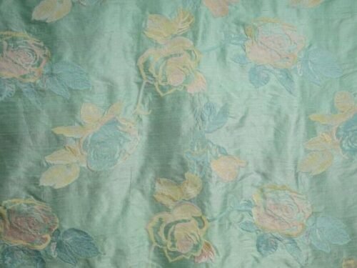 Tissu de soie Brodée  Vert d'eau  5M20