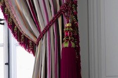 PASSEMENTERIE, EMBRASSES ET ACCESSOIRES POUR LES RIDEAUX